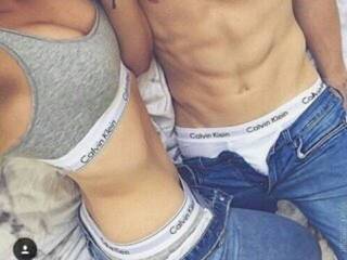 Эротикалық бейне чат 2Hot2HandleUs