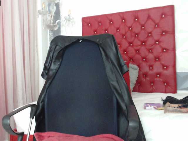 Трансляцияның скриншоттары AdeleMilf