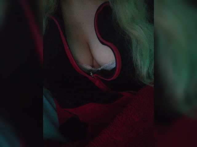 Трансляцияның скриншоттары Alicekitty