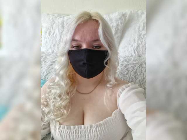 Трансляцияның скриншоттары Alicekitty