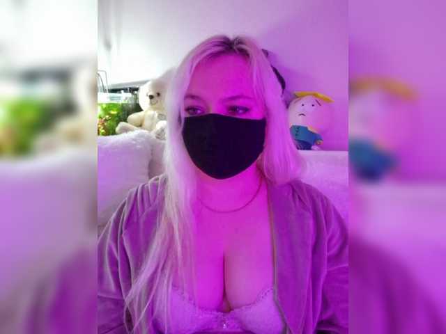 Трансляцияның скриншоттары Alicekitty