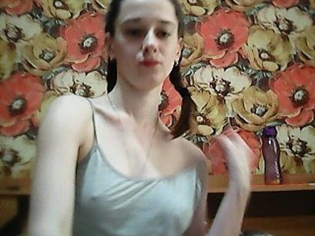 Трансляцияның скриншоттары AliceMerlin