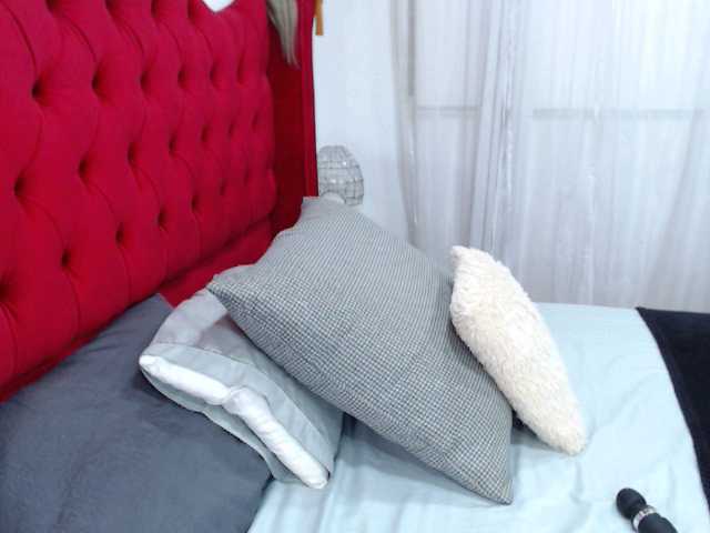 Трансляцияның скриншоттары AliceRoss