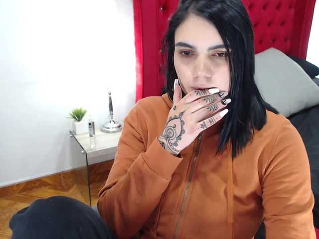 Трансляцияның скриншоттары AliceRoss