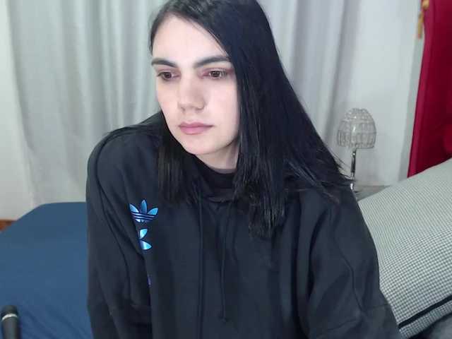 Трансляцияның скриншоттары AliceRoss