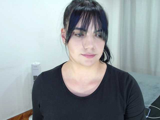 Трансляцияның скриншоттары AliceRoss