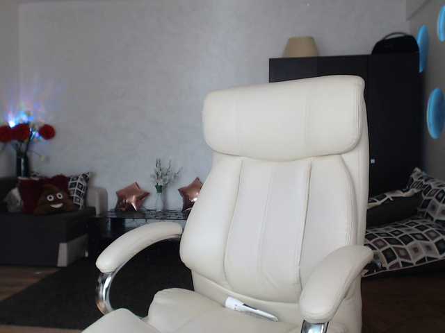 Трансляцияның скриншоттары AmySuperHeroe