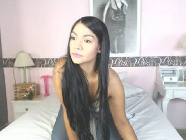 Трансляцияның скриншоттары anna-stone