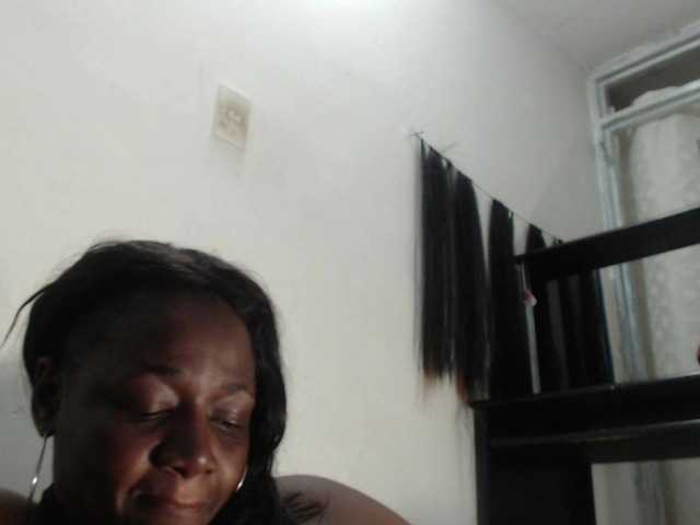 Трансляцияның скриншоттары BigBustyBlack