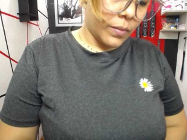 Трансляцияның скриншоттары bizarre-slave