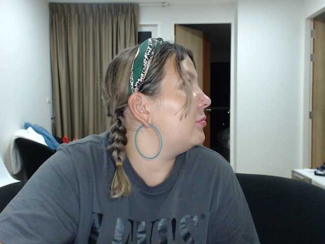 Трансляцияның скриншоттары BugaGirls