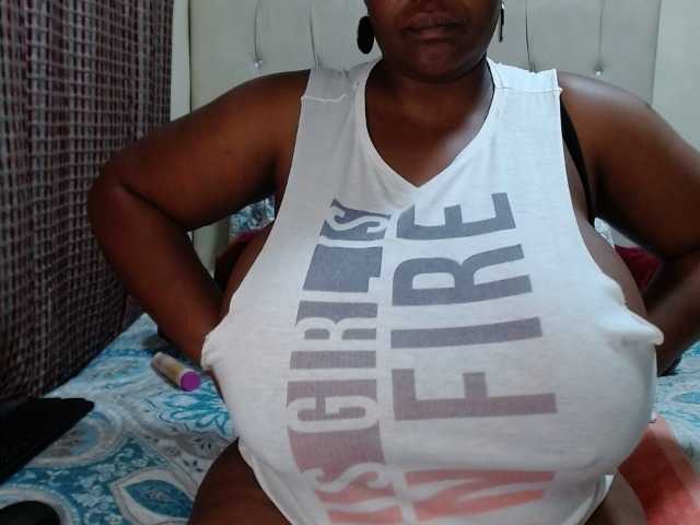 Трансляцияның скриншоттары BustyBabeX