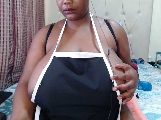 Трансляцияның скриншоттары BustyBabeX