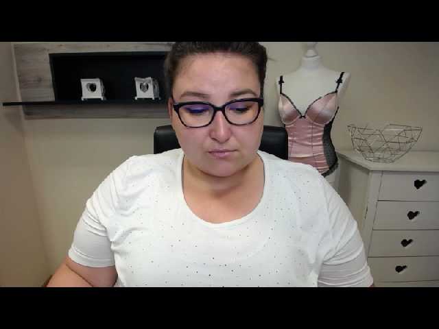 Трансляцияның скриншоттары bustyLEXX