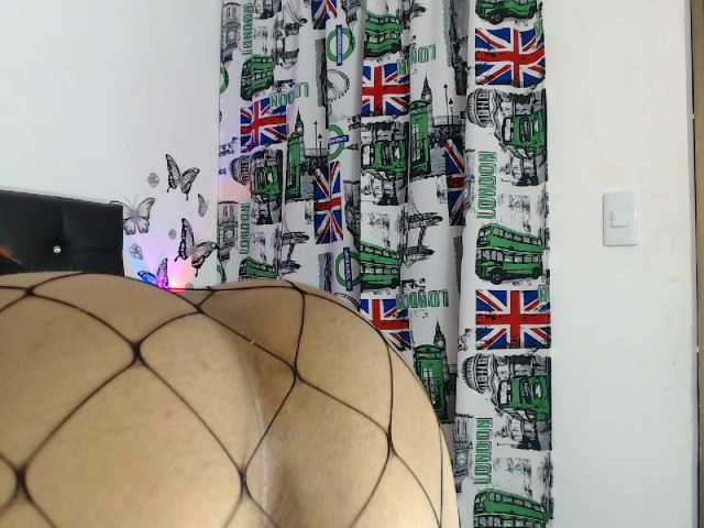 Трансляцияның скриншоттары CamilaLee