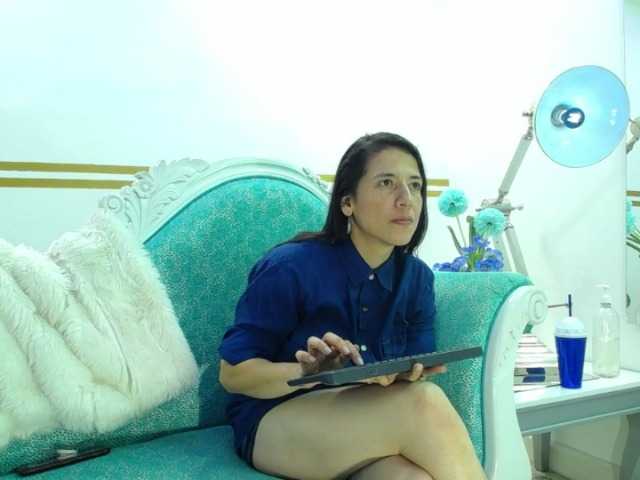 Трансляцияның скриншоттары CandyAndRoose