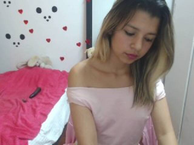 Трансляцияның скриншоттары candycarol