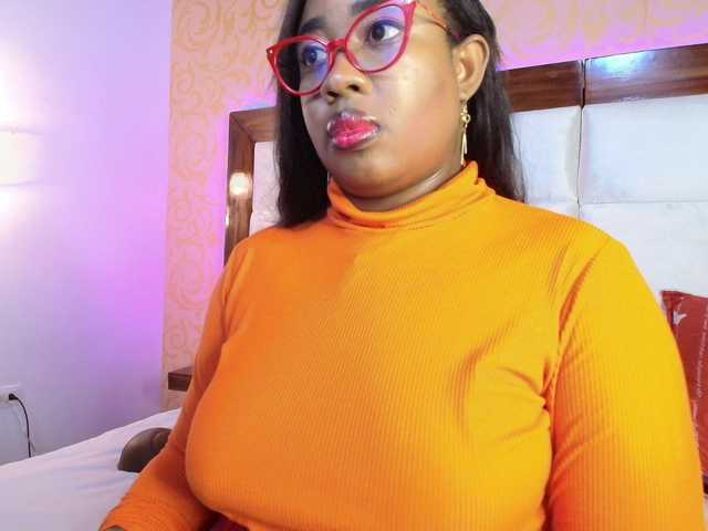 Трансляцияның скриншоттары CaseyMoons