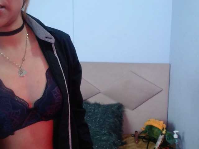 Трансляцияның скриншоттары CathaLee