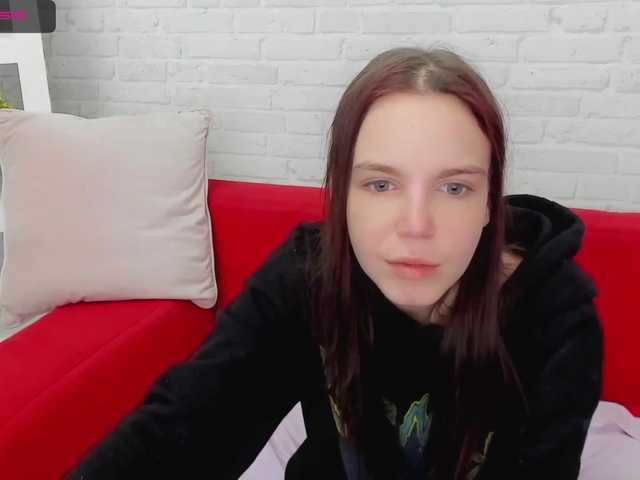 Трансляцияның скриншоттары ClaraKitten