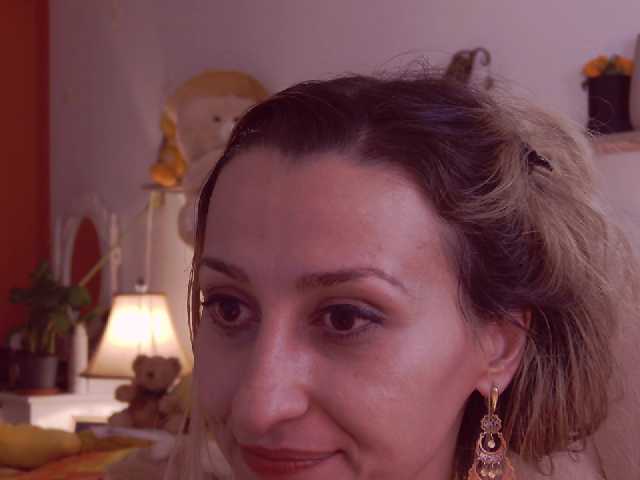 Трансляцияның скриншоттары ClassyMellyna