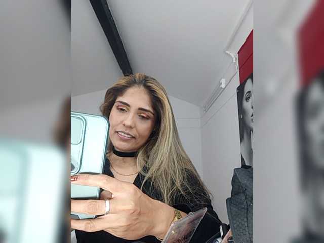 Трансляцияның скриншоттары CloeFerreli