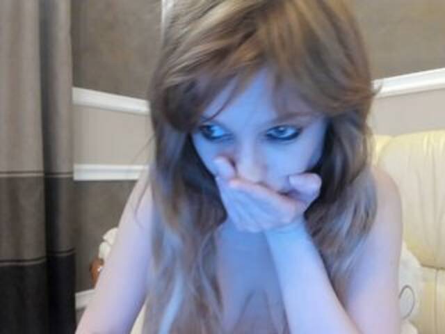 Трансляцияның скриншоттары cryptoslutty