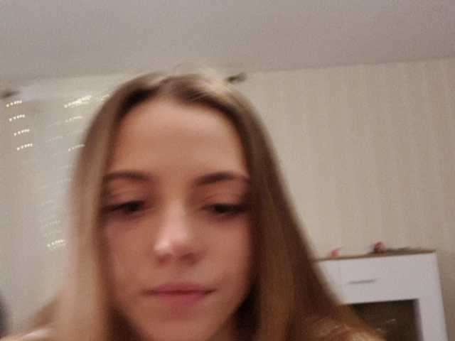 Трансляцияның скриншоттары cute-model