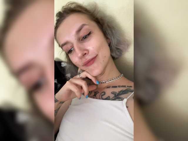 Трансляцияның скриншоттары DivineLoly