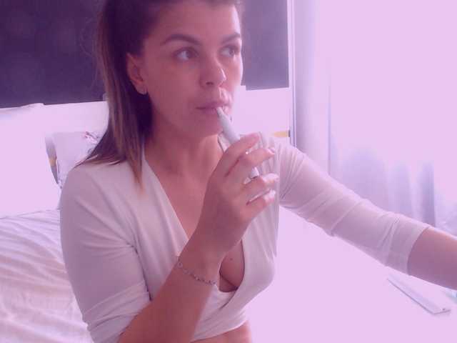 Трансляцияның скриншоттары EliseTyler