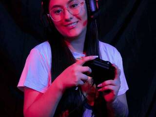 Эротикалық бейне чат Emiily-Rouss