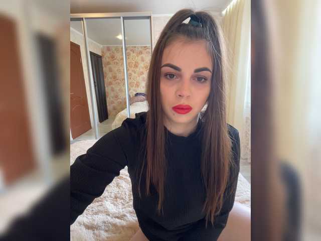 Трансляцияның скриншоттары EmiliGreen