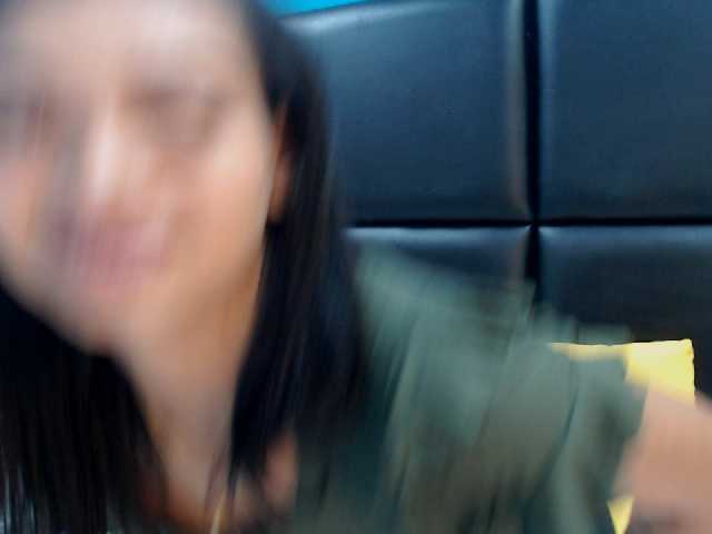 Трансляцияның скриншоттары EmillyWilliam