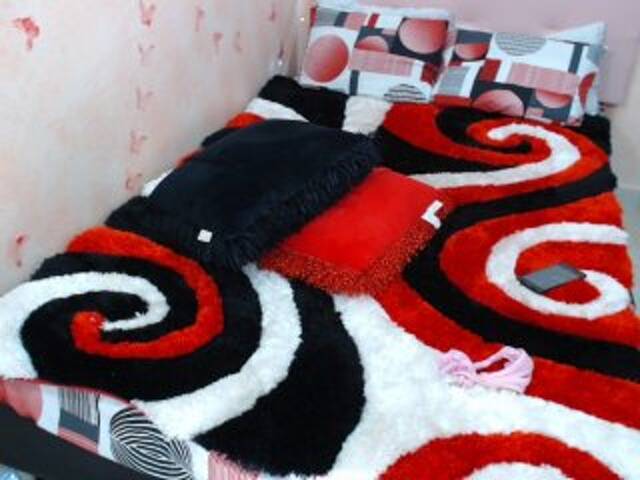 Трансляцияның скриншоттары EmilySimons