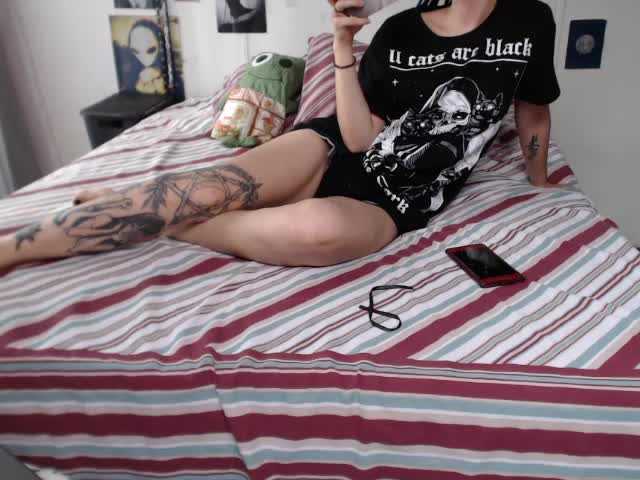 Трансляцияның скриншоттары EmmaNoctis