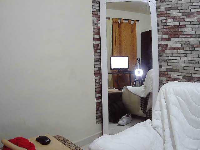 Трансляцияның скриншоттары EmmiNice