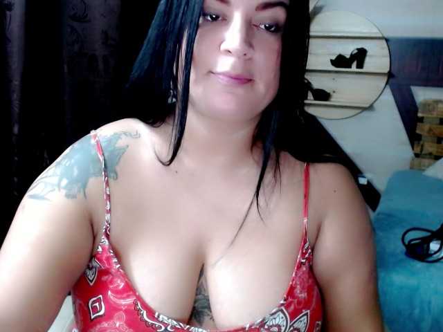 Трансляцияның скриншоттары emycurvy