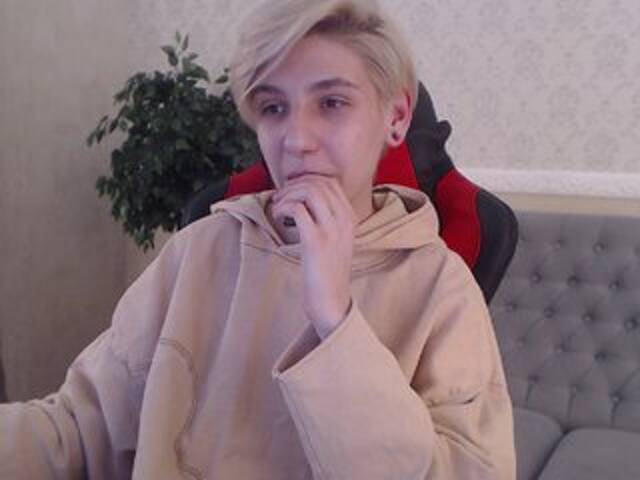 Трансляцияның скриншоттары ErikaLis