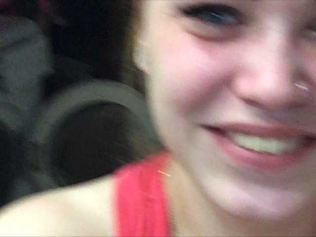 Трансляцияның скриншоттары EvaCarly