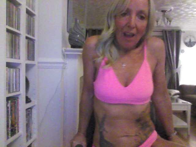 Трансляцияның скриншоттары farfallaxx