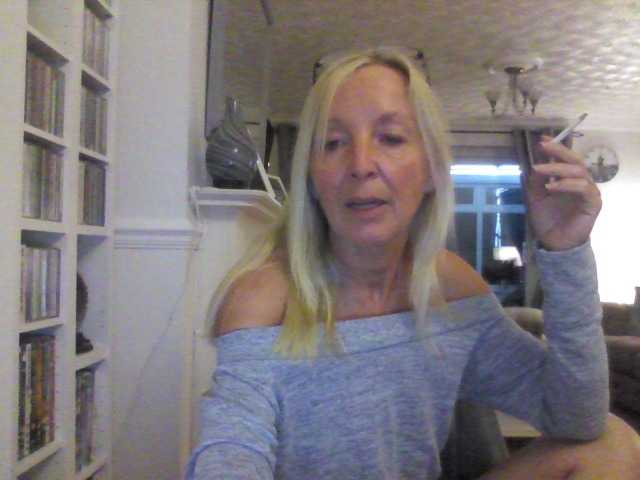 Трансляцияның скриншоттары farfallaxx