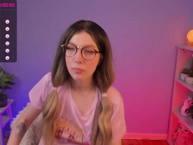 Трансляцияның скриншоттары LustAngela