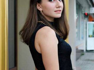 Эротикалық бейне чат Hotbombita