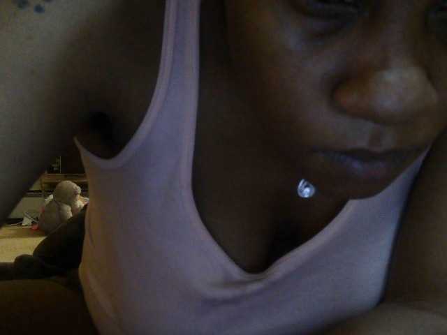 Трансляцияның скриншоттары FreakyFeFe