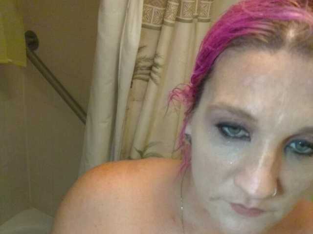 Трансляцияның скриншоттары Glittermo