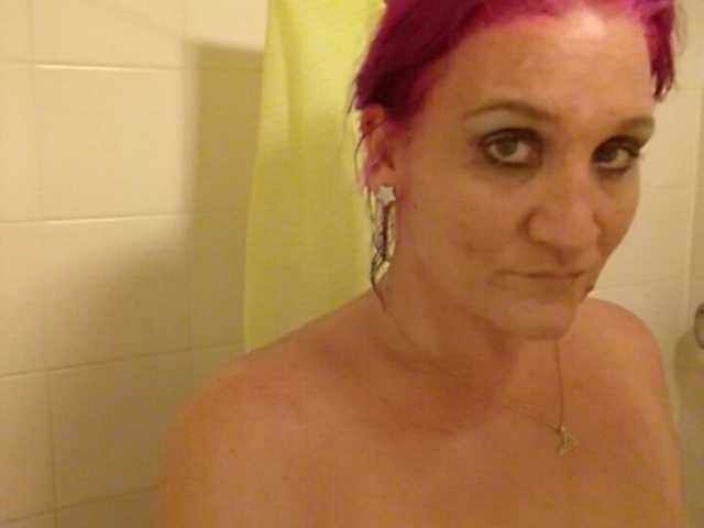 Трансляцияның скриншоттары Glittermo