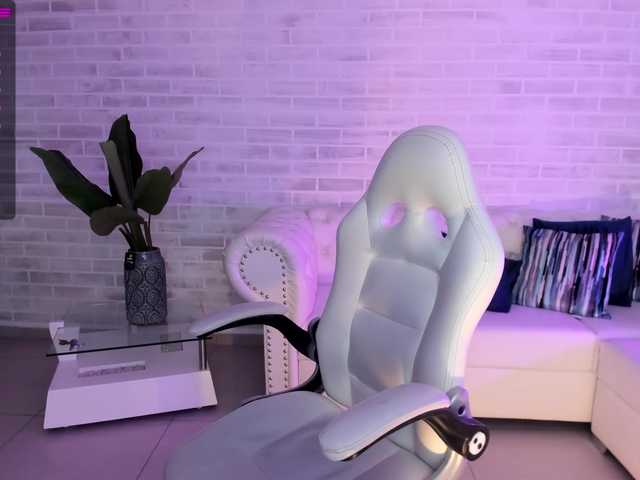 Трансляцияның скриншоттары haleyGreen