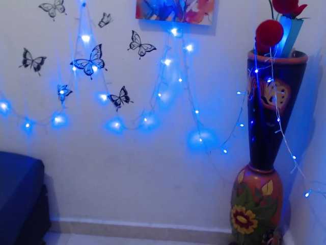 Трансляцияның скриншоттары hornysofia