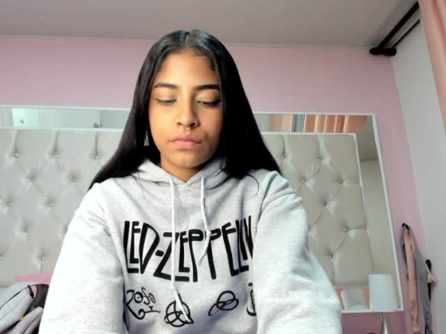 Трансляцияның скриншоттары julia-rose