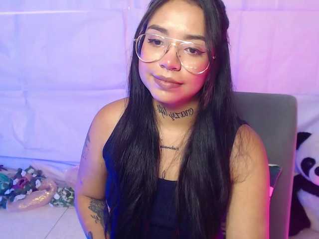 Трансляцияның скриншоттары KateeMoore